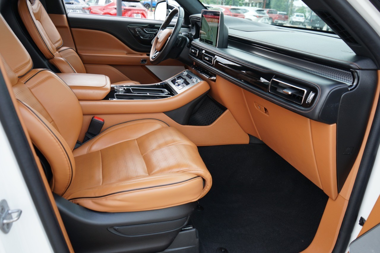 2022 Lincoln Aviator Black Label photo 14