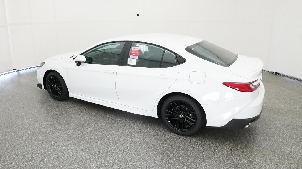 2025 Toyota Camry SE photo 9