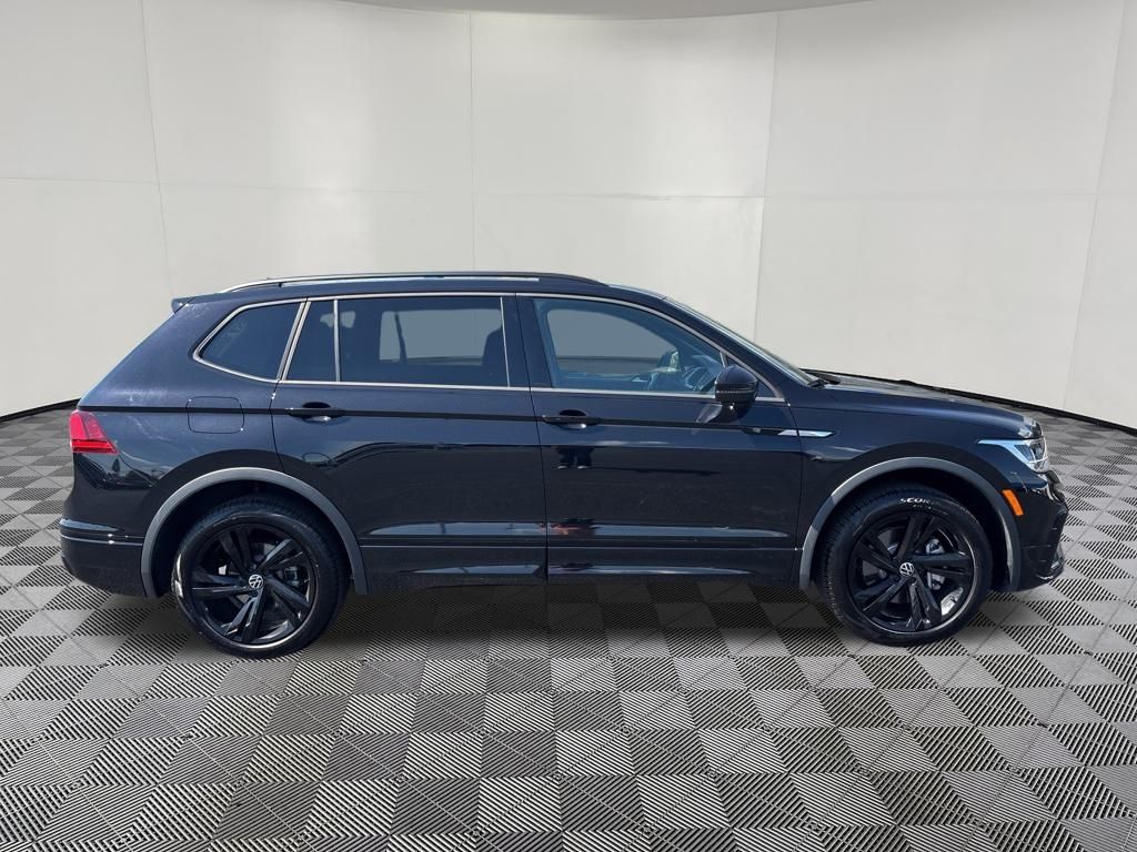 2024 Volkswagen Tiguan SE R-Line Black photo 4