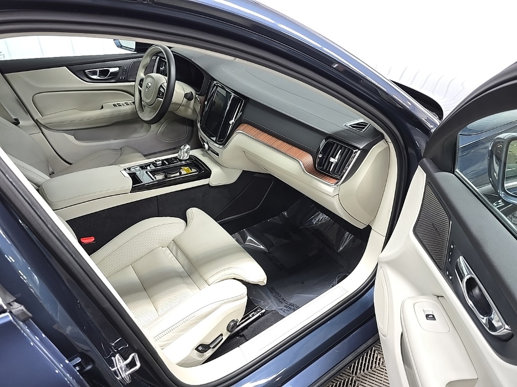 2019 Volvo S60 T8 Inscription photo 15