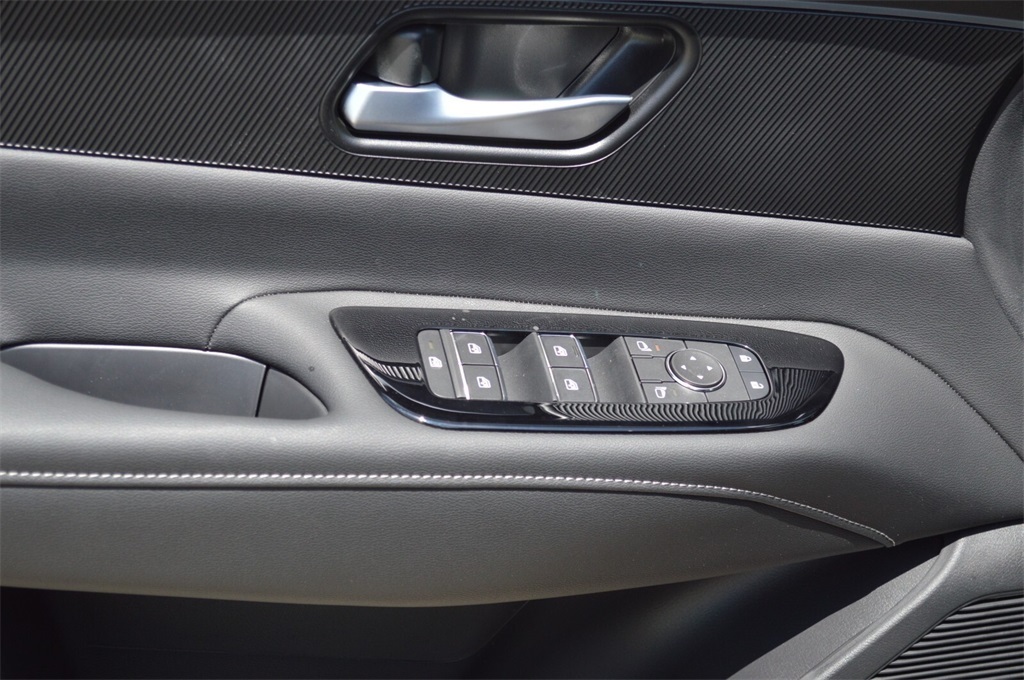 2025 Nissan Murano SV photo 18