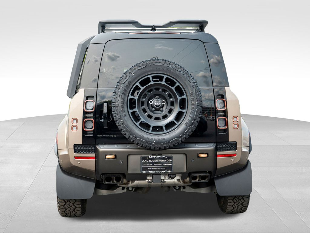 2025 Land Rover Defender 110 V8 photo 5