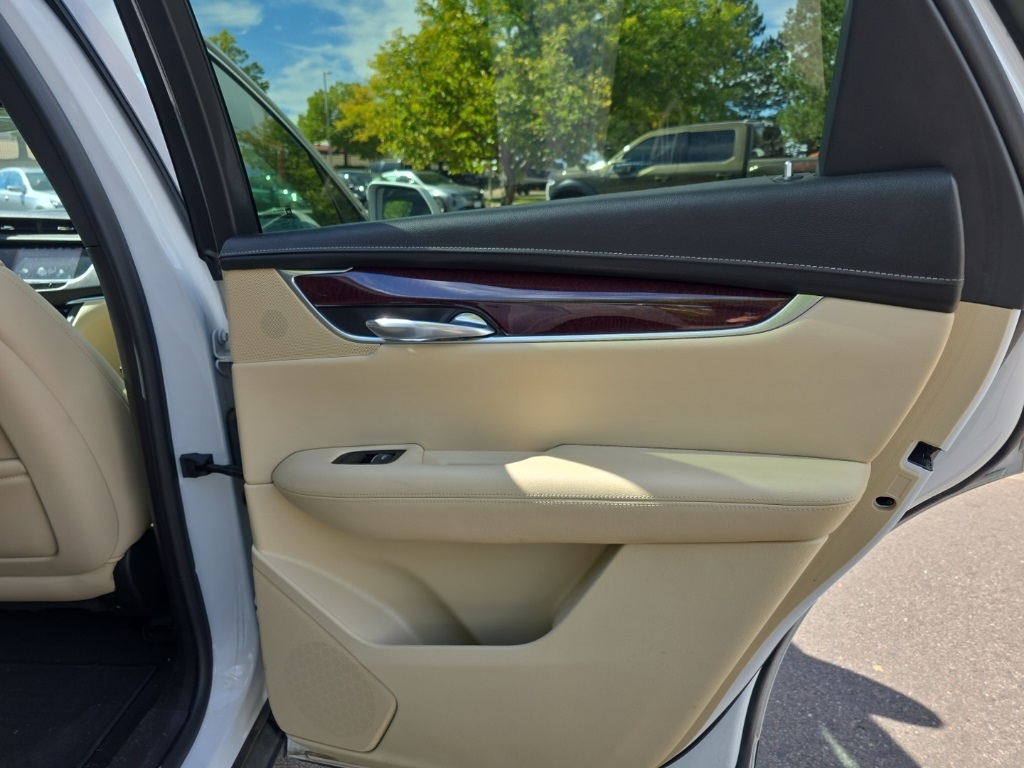 2017 Cadillac XT5 Luxury photo 17
