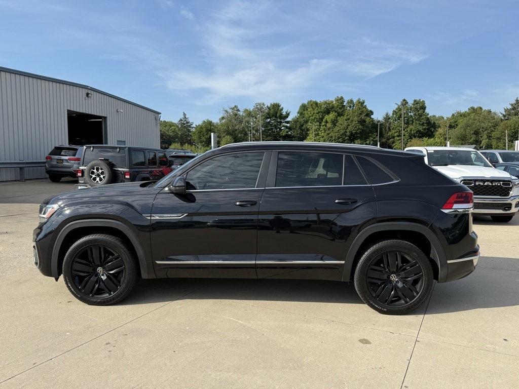 2021 Volkswagen Atlas Cross Sport V6 SE Technology R-Line photo 3