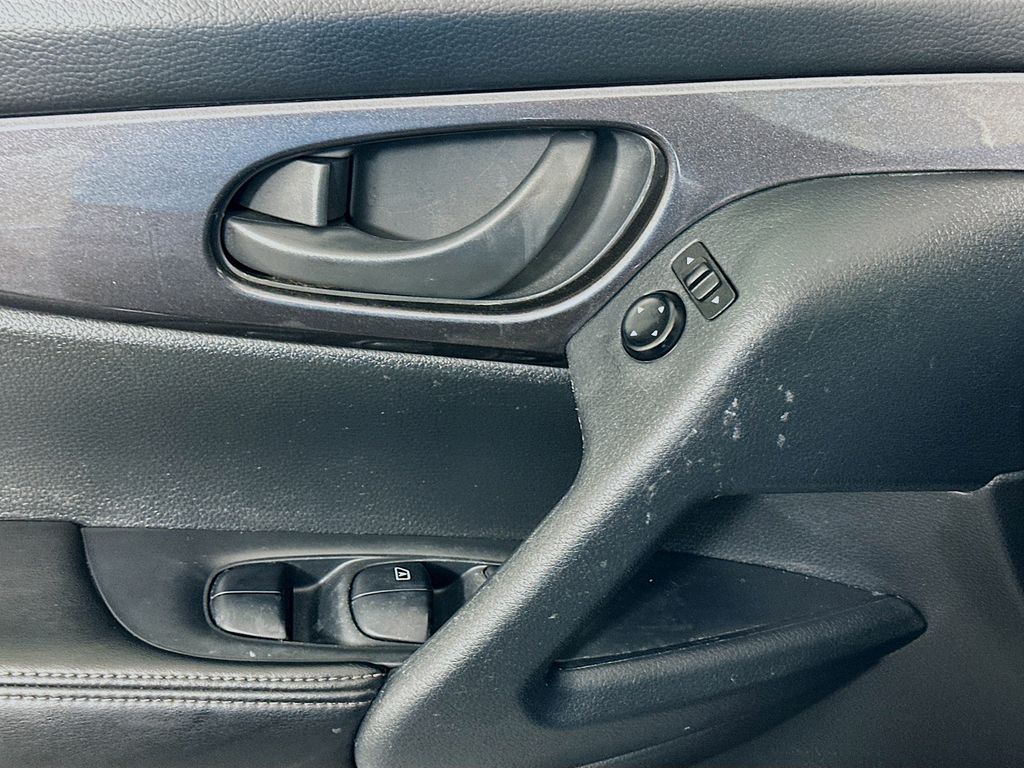2020 Nissan Rogue S photo 17