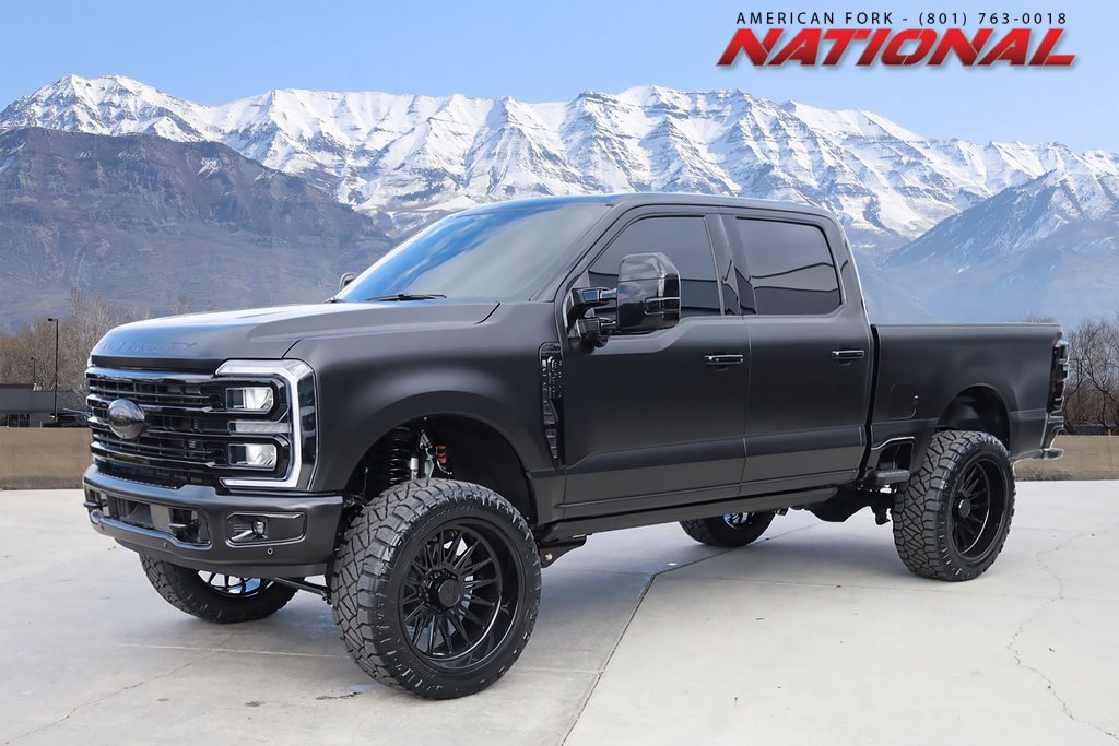 2025 Ford F-350 Super Duty Platinum's photo