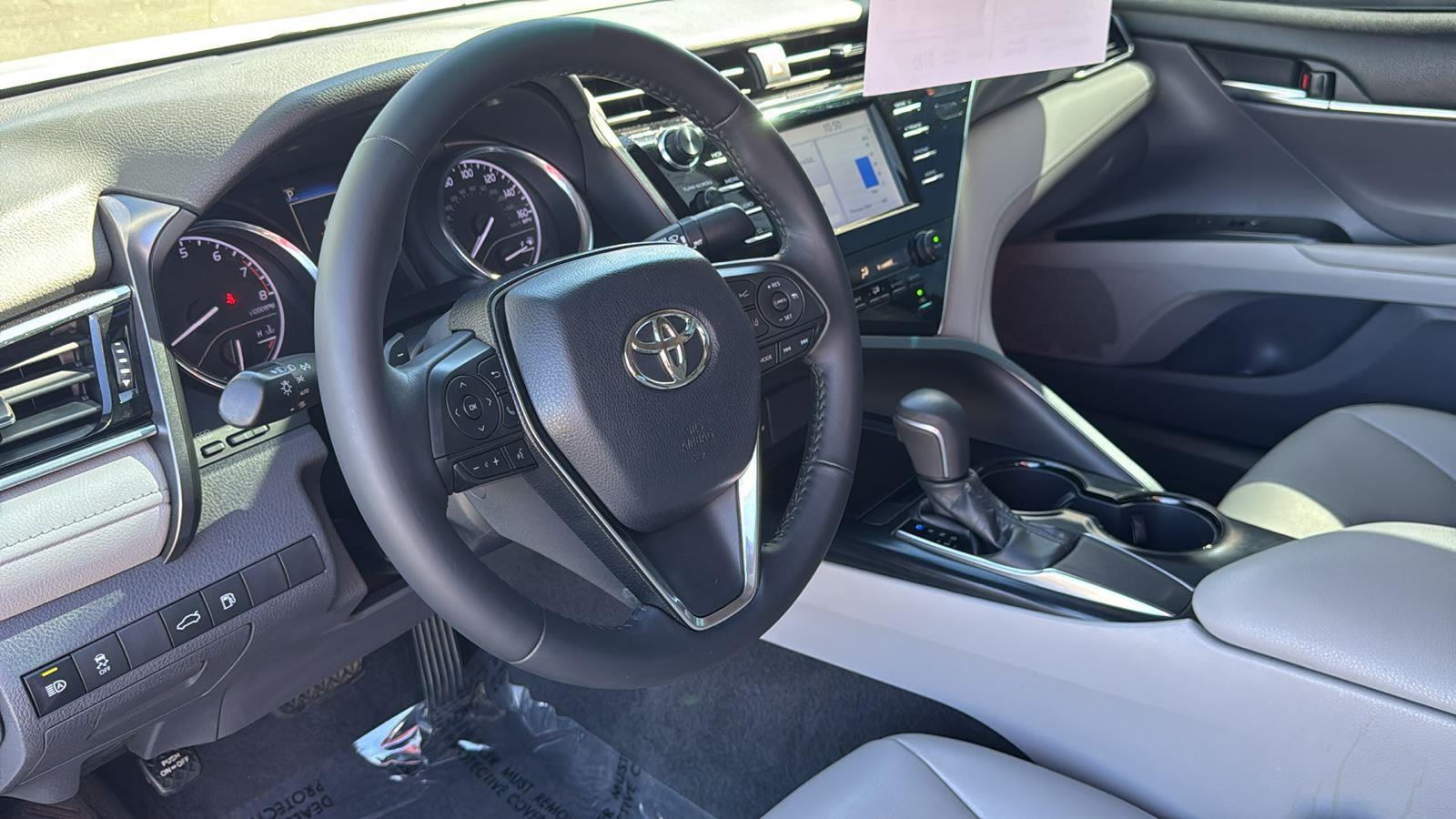 2018 Toyota Camry SE photo 21