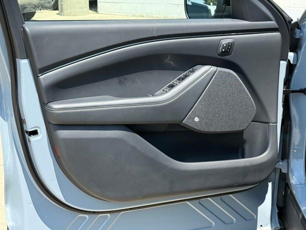 2025 Ford Mustang Mach-E Premium photo 14