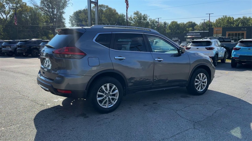 2017 Nissan Rogue SV photo 9