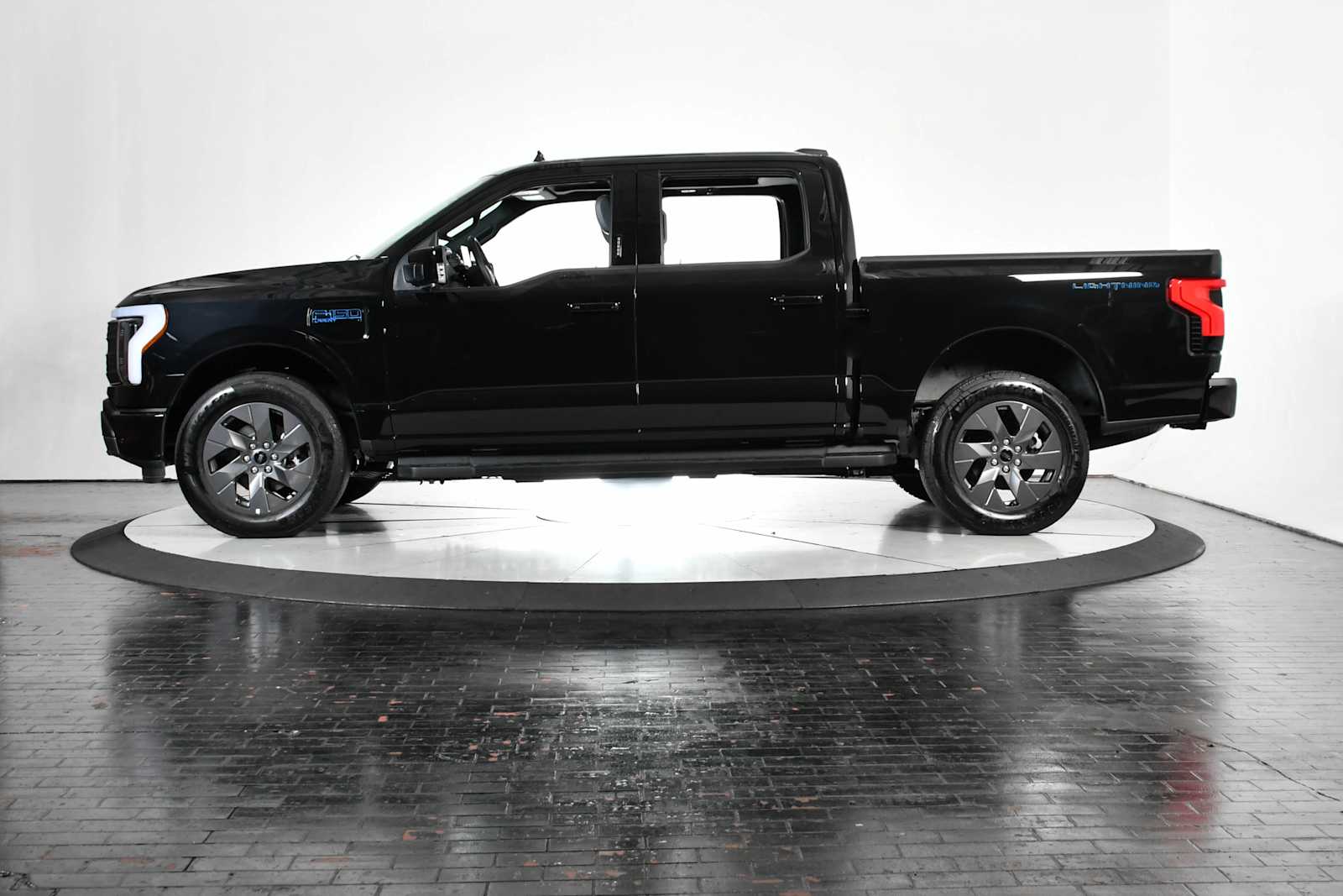 Used 2024 Ford F-150 Lightning Lariat with VIN 1FT6W5L70RWG14362 for sale in Dallas, TX