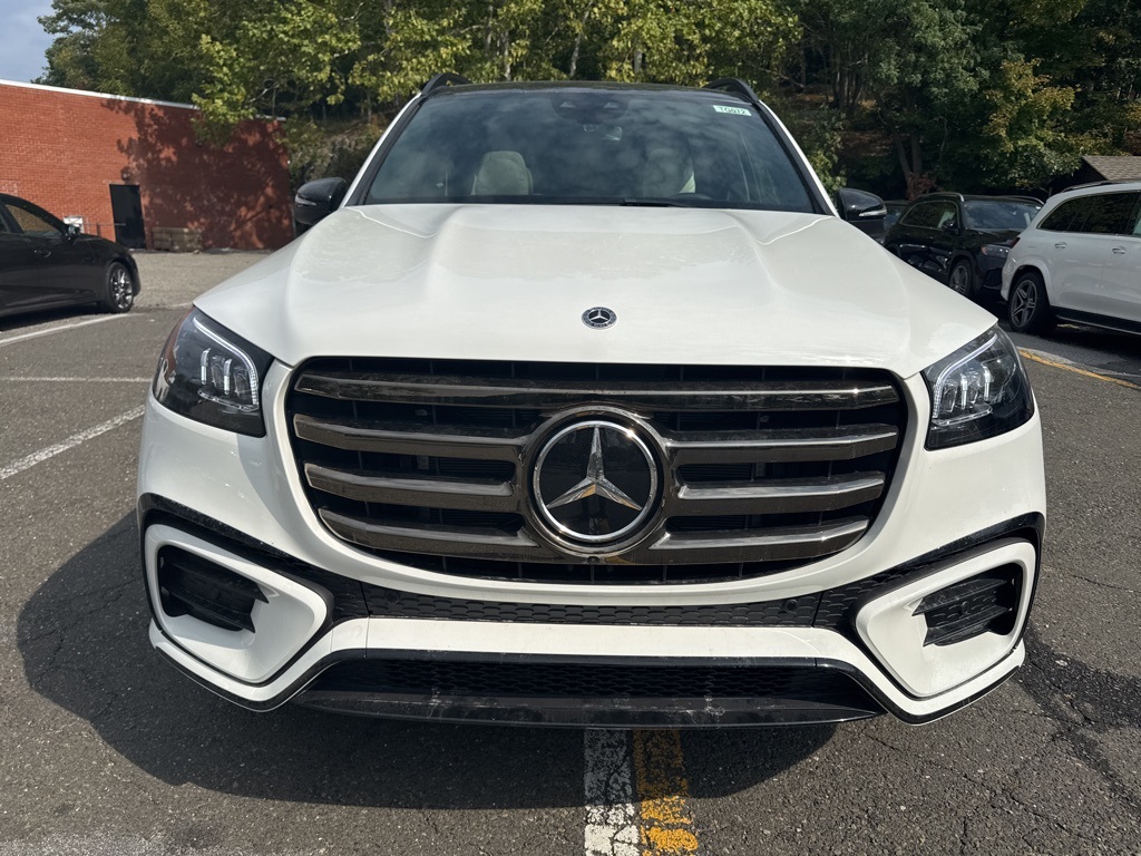 2026 Mercedes Benz GLS 580 4MATIC photo 2