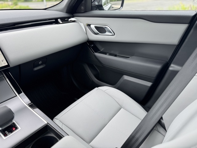 2026 Land Rover Range Rover Velar S photo 11
