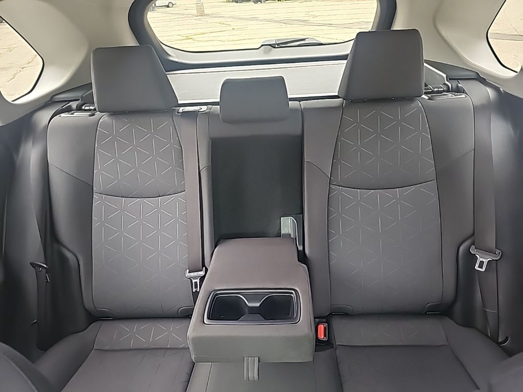 2020 Toyota RAV4 XLE photo 17