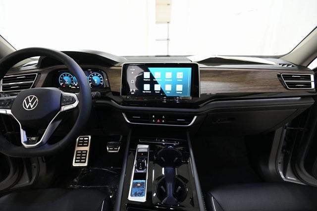 2026 Volkswagen Atlas SEL Premium R-Line photo 2