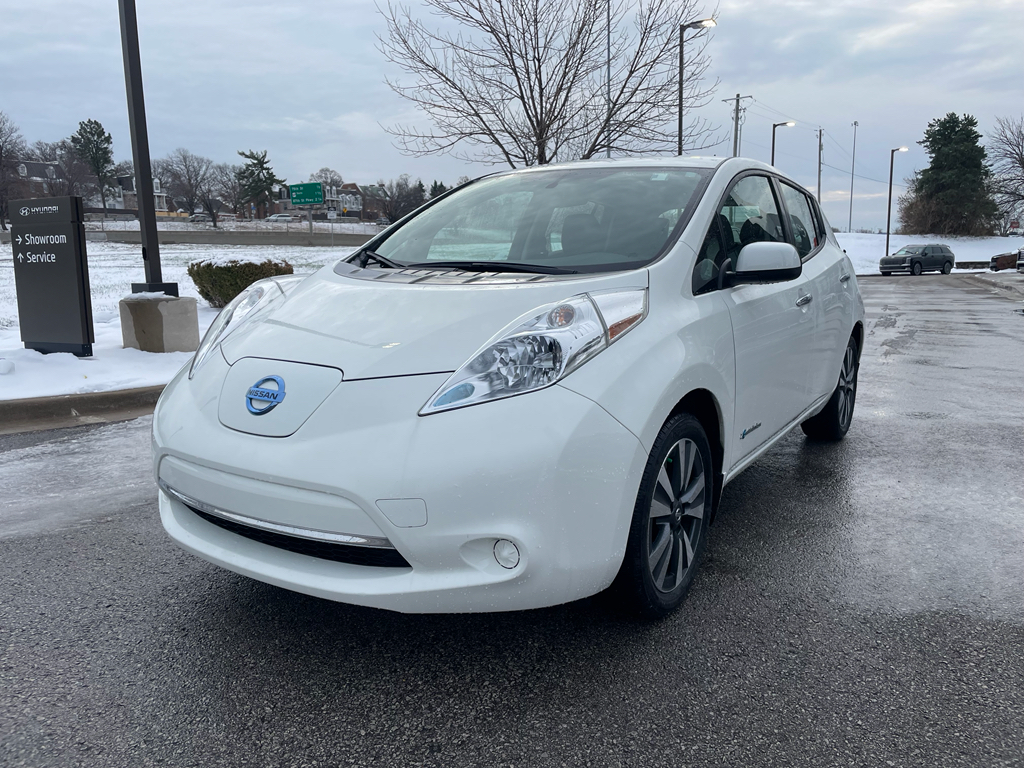 2017 Nissan LEAF SV's photo