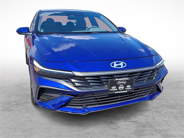 2024 Hyundai Elantra SE photo 2