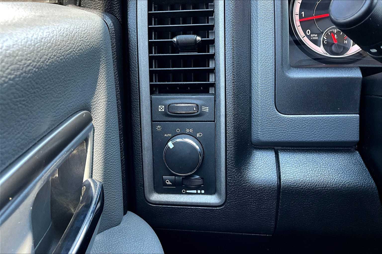 2018 Ram 1500 Tradesman photo 28