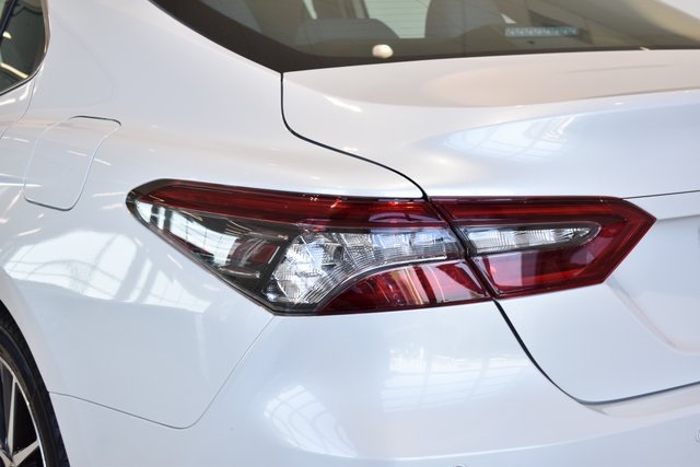2022 Toyota Camry Hybrid XLE photo 7