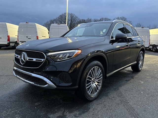 2026 Mercedes Benz GLC 300 4MATIC photo 3