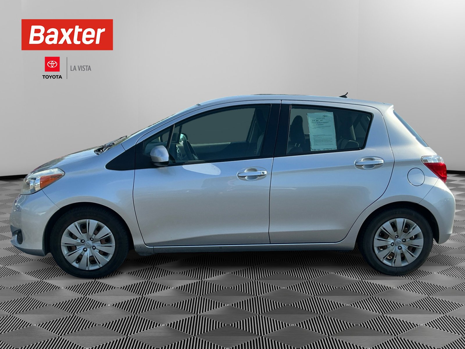 2012 Toyota Yaris LE photo 2