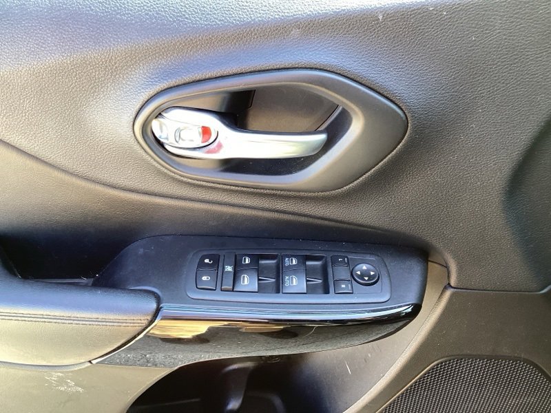 2020 Jeep Cherokee Altitude photo 13