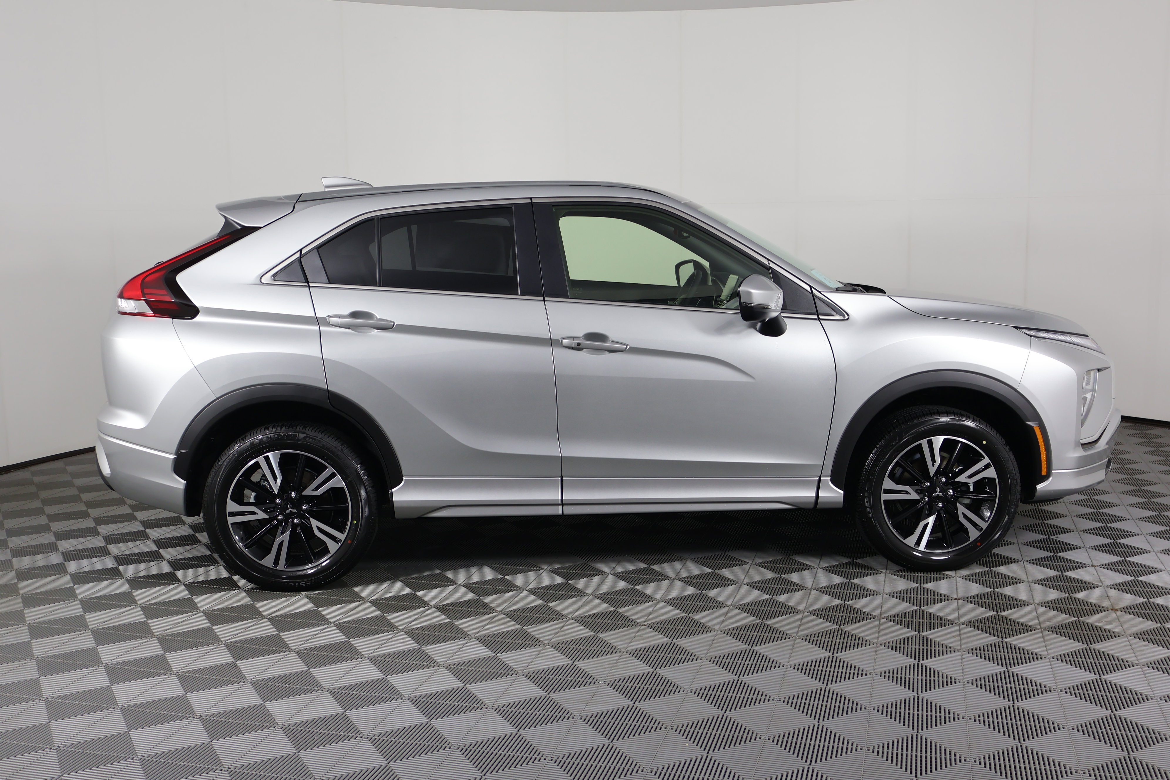2025 Mitsubishi Eclipse Cross SEL photo 5