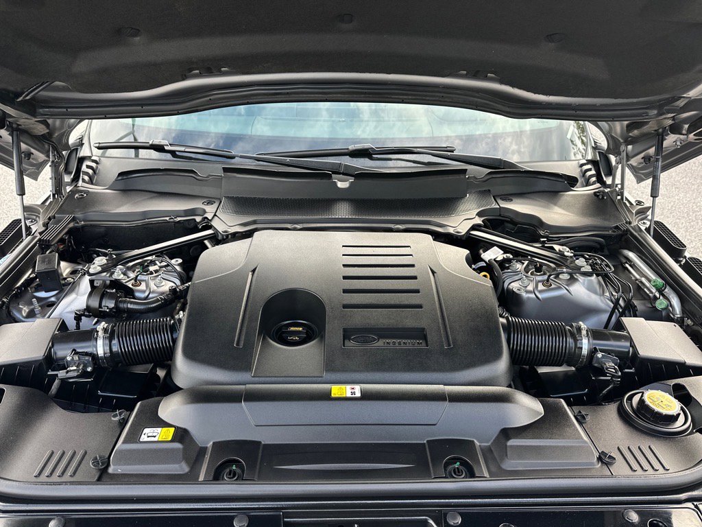 2020 Land Rover Range Rover HSE photo 30