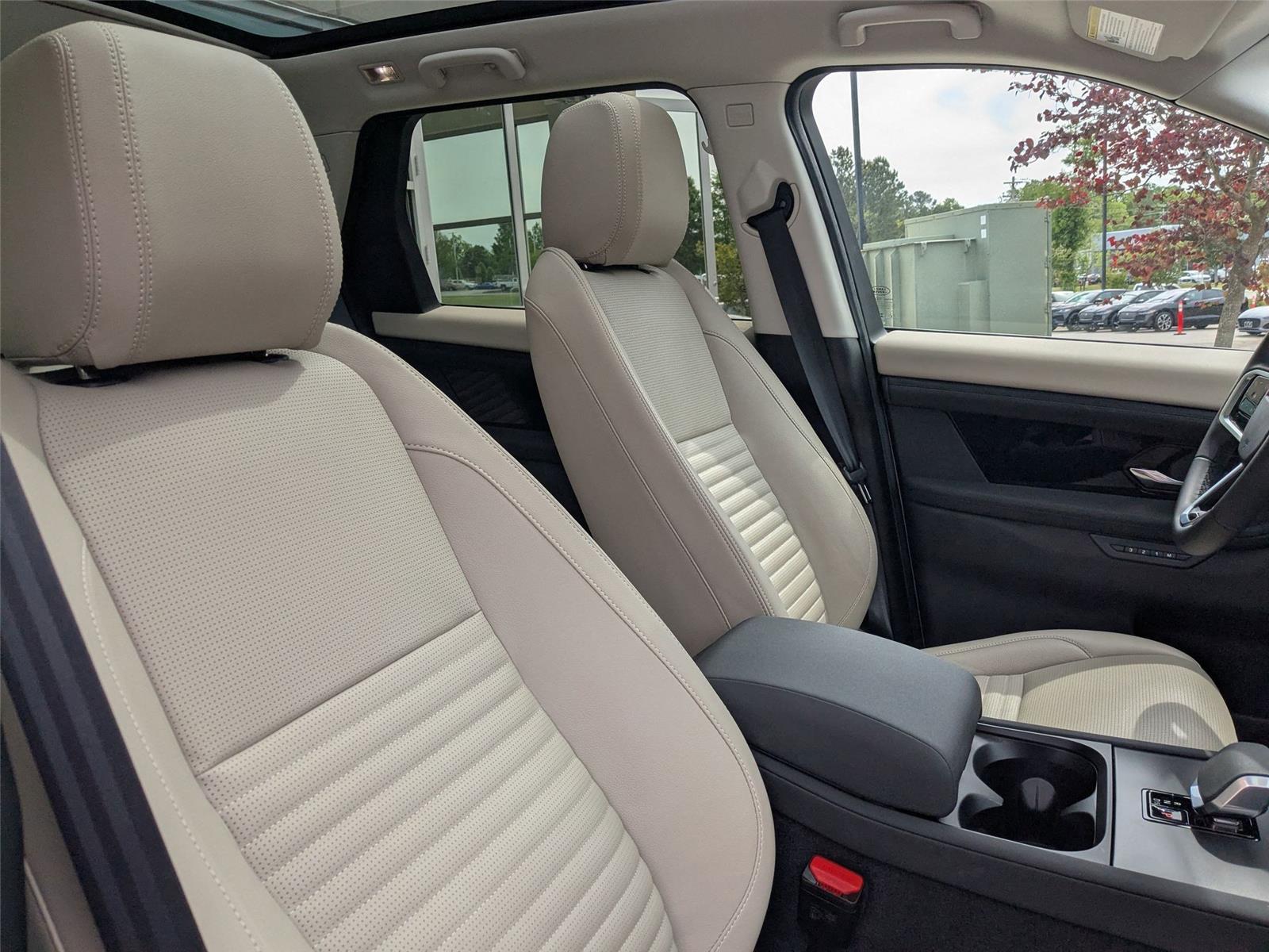 2024 Land Rover Discovery Sport S photo 30