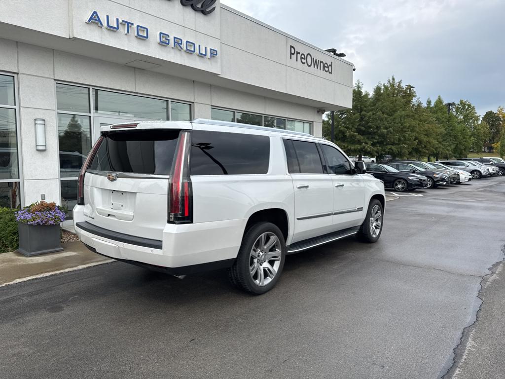2016 Cadillac Escalade ESV Luxury photo 3
