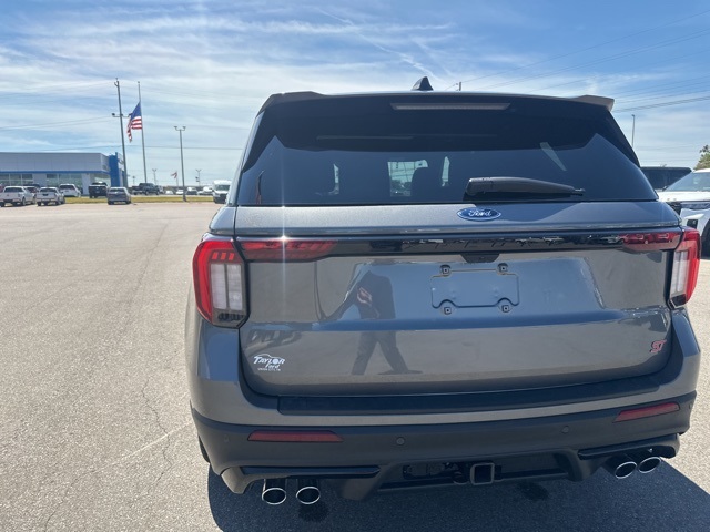 2025 Ford Explorer ST photo 16