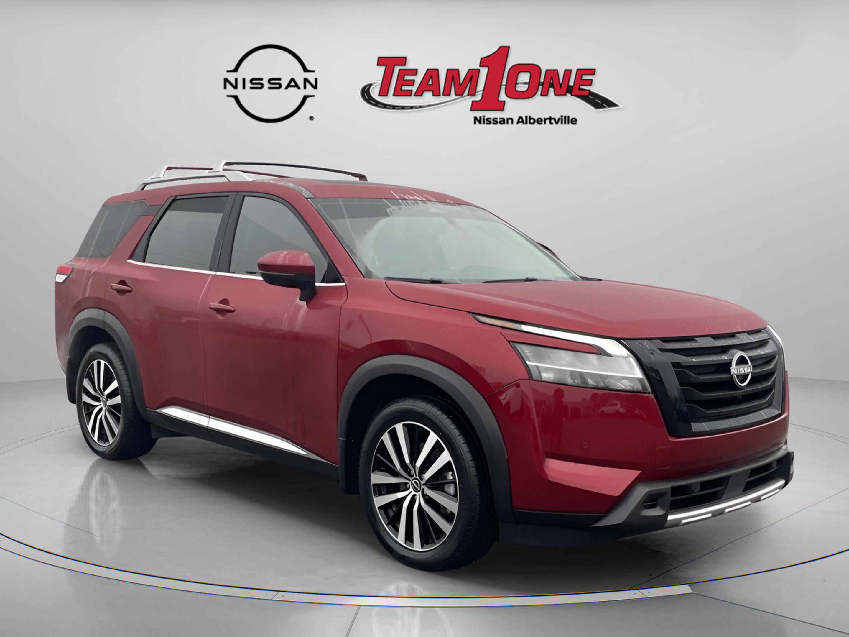 2024 Nissan Pathfinder Platinum's photo