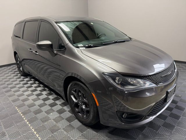 2018 Chrysler Pacifica Touring Plus photo 2