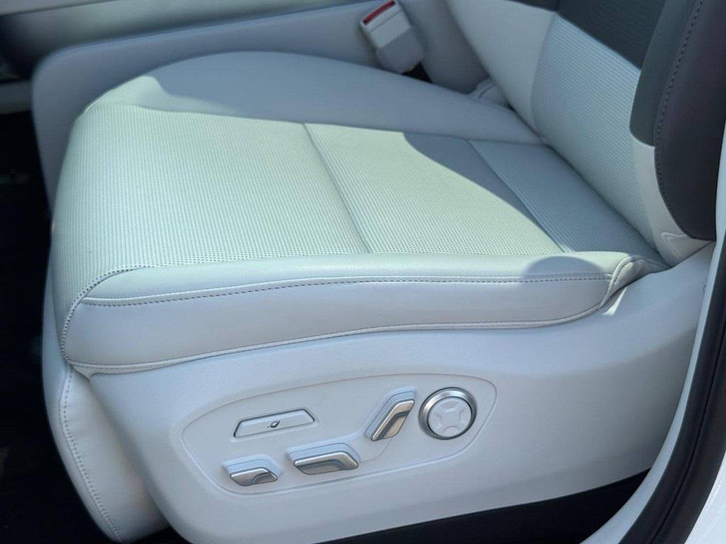 2026 Hyundai Ioniq Limited photo 17