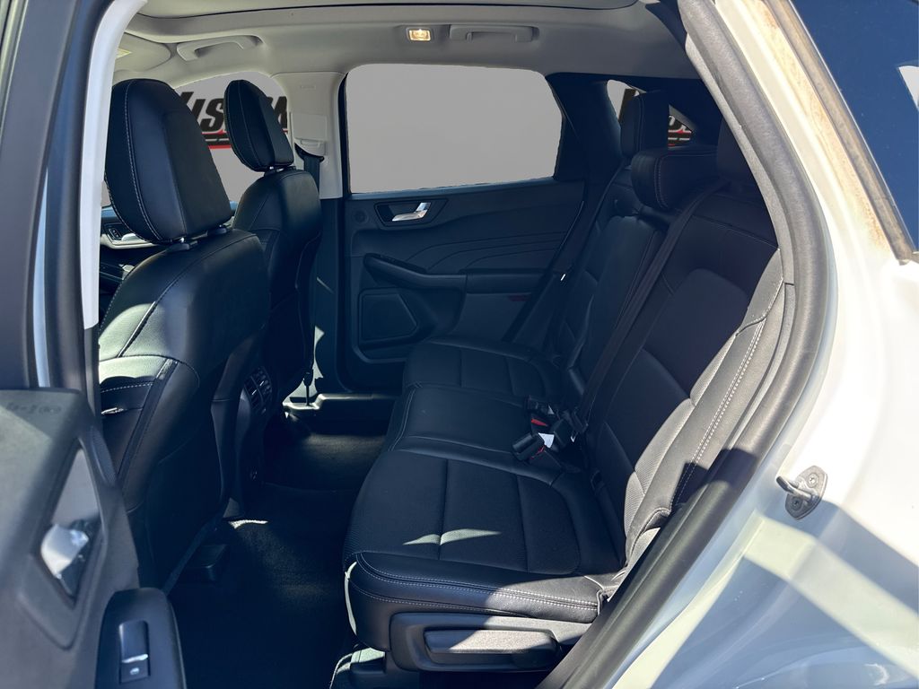 2022 Ford Escape SEL photo 10