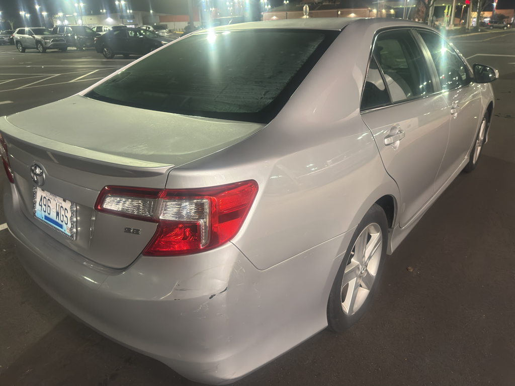 2014 Toyota Camry SE photo 3
