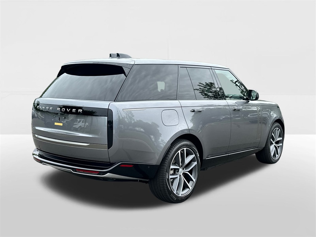 2025 Land Rover Range Rover SE photo 4