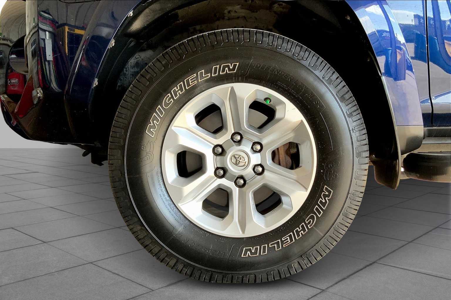 2018 Toyota 4Runner SR5 Premium photo 7