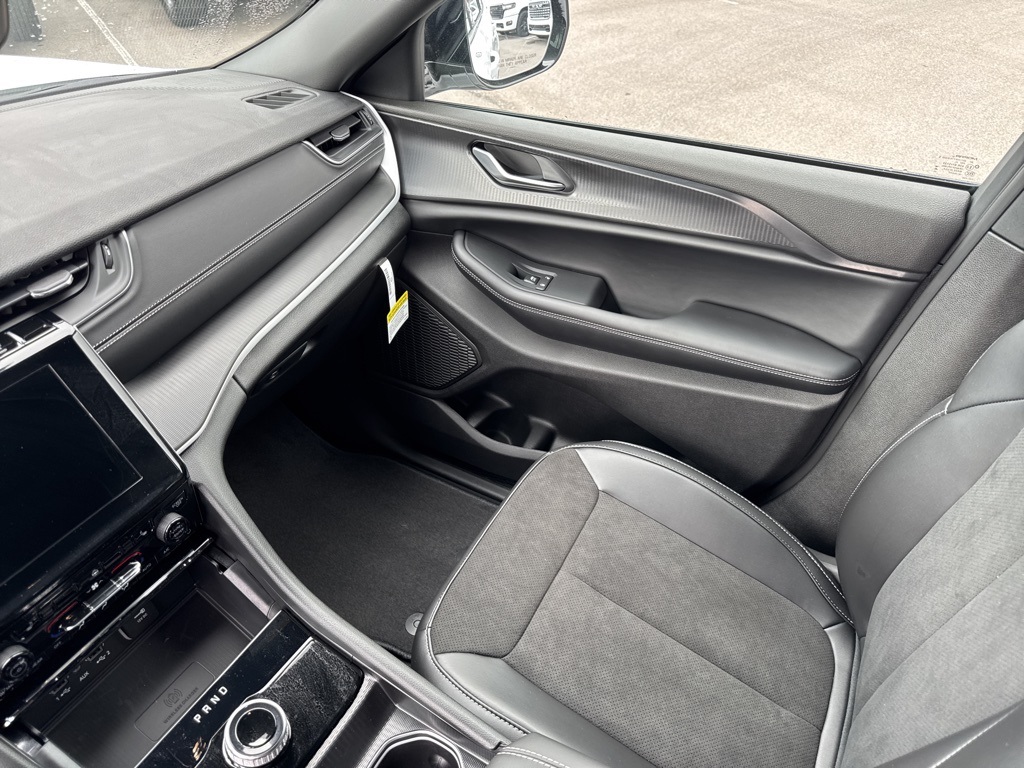 2025 Jeep Grand Cherokee Altitude X photo 38