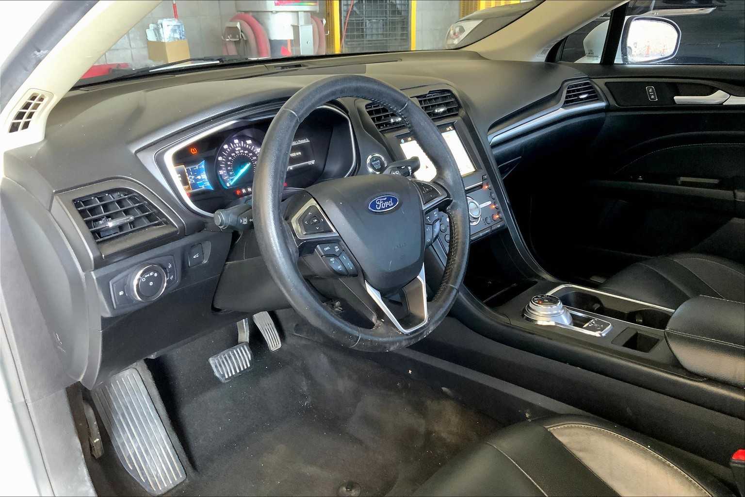 2019 Ford Fusion Titanium photo 16