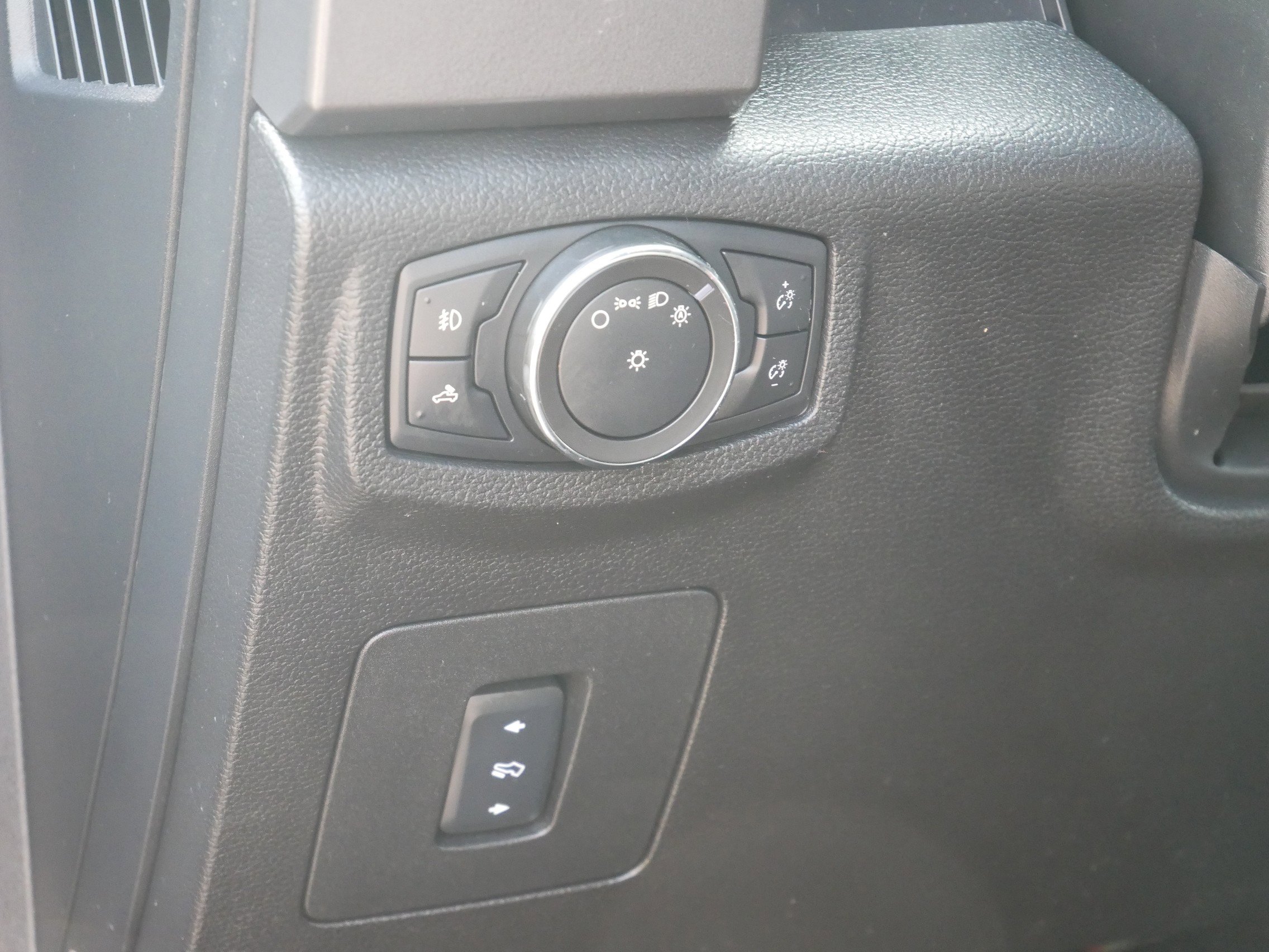 2017 Ford F-150 XLT photo 15