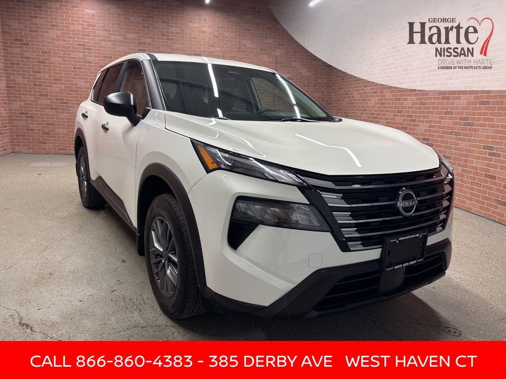 2024 Nissan Rogue S's photo