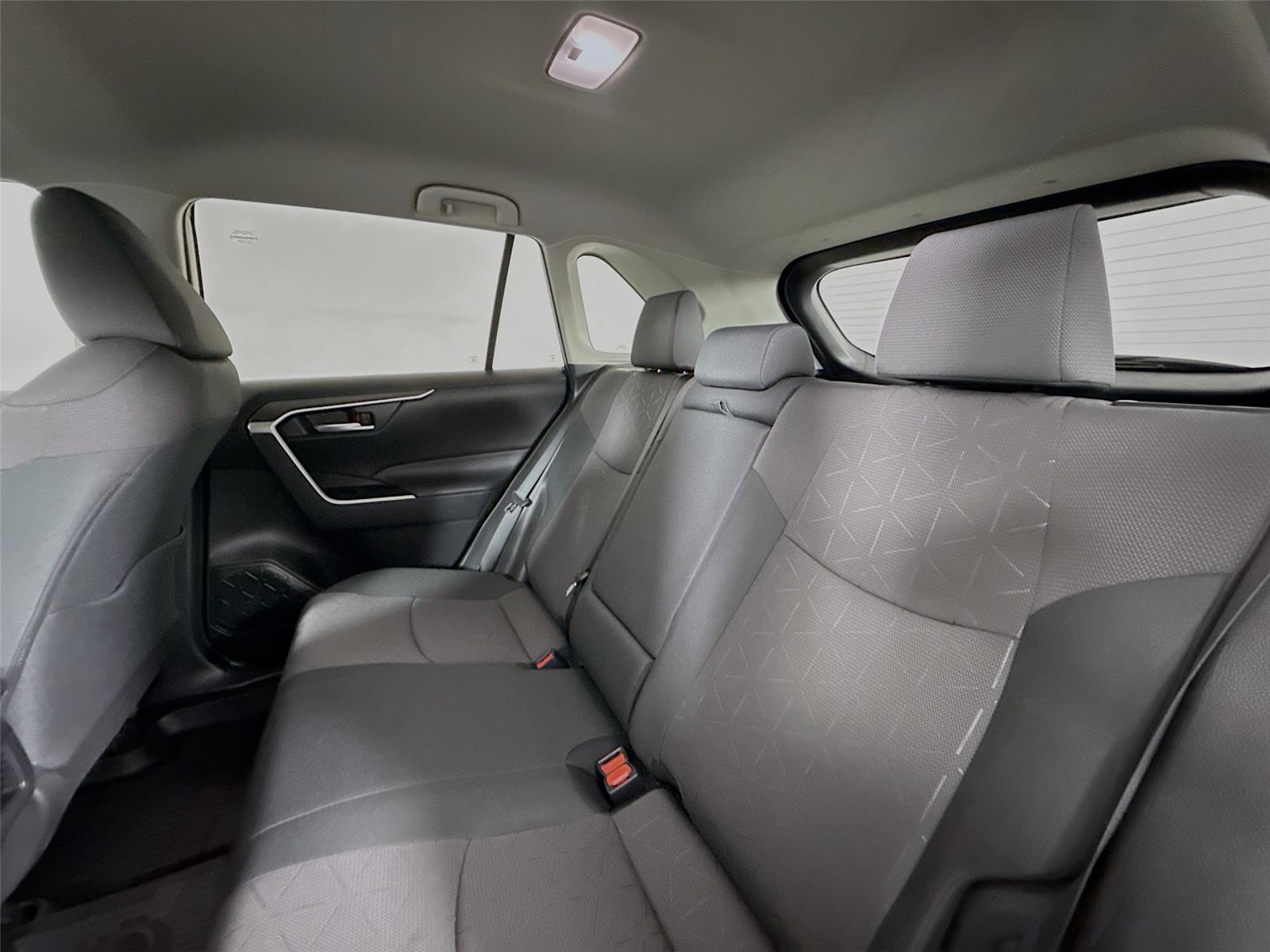 2024 Toyota RAV4 Hybrid XLE photo 28