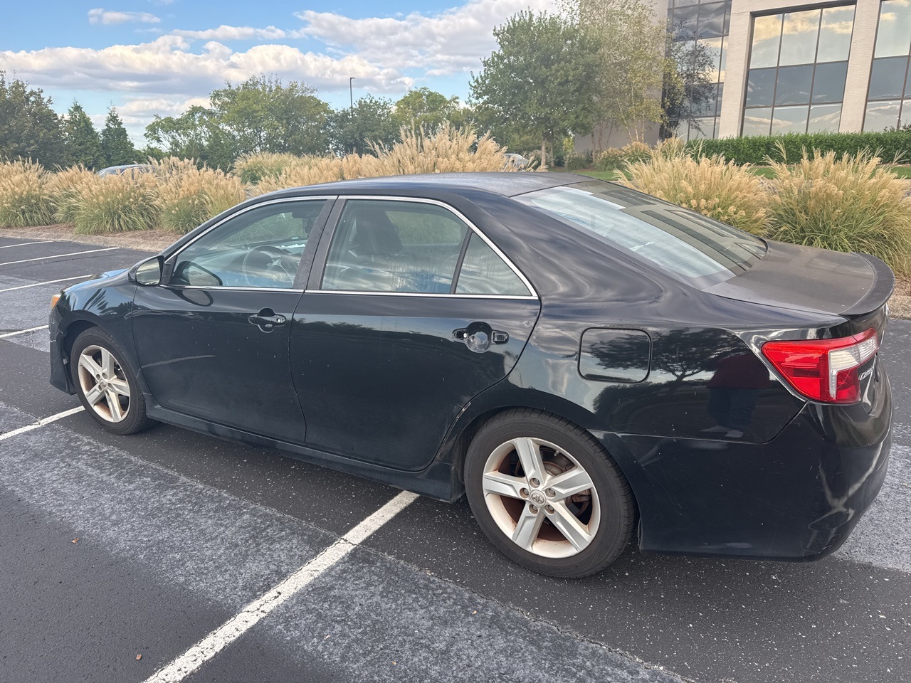 2014 Toyota Camry SE photo 4