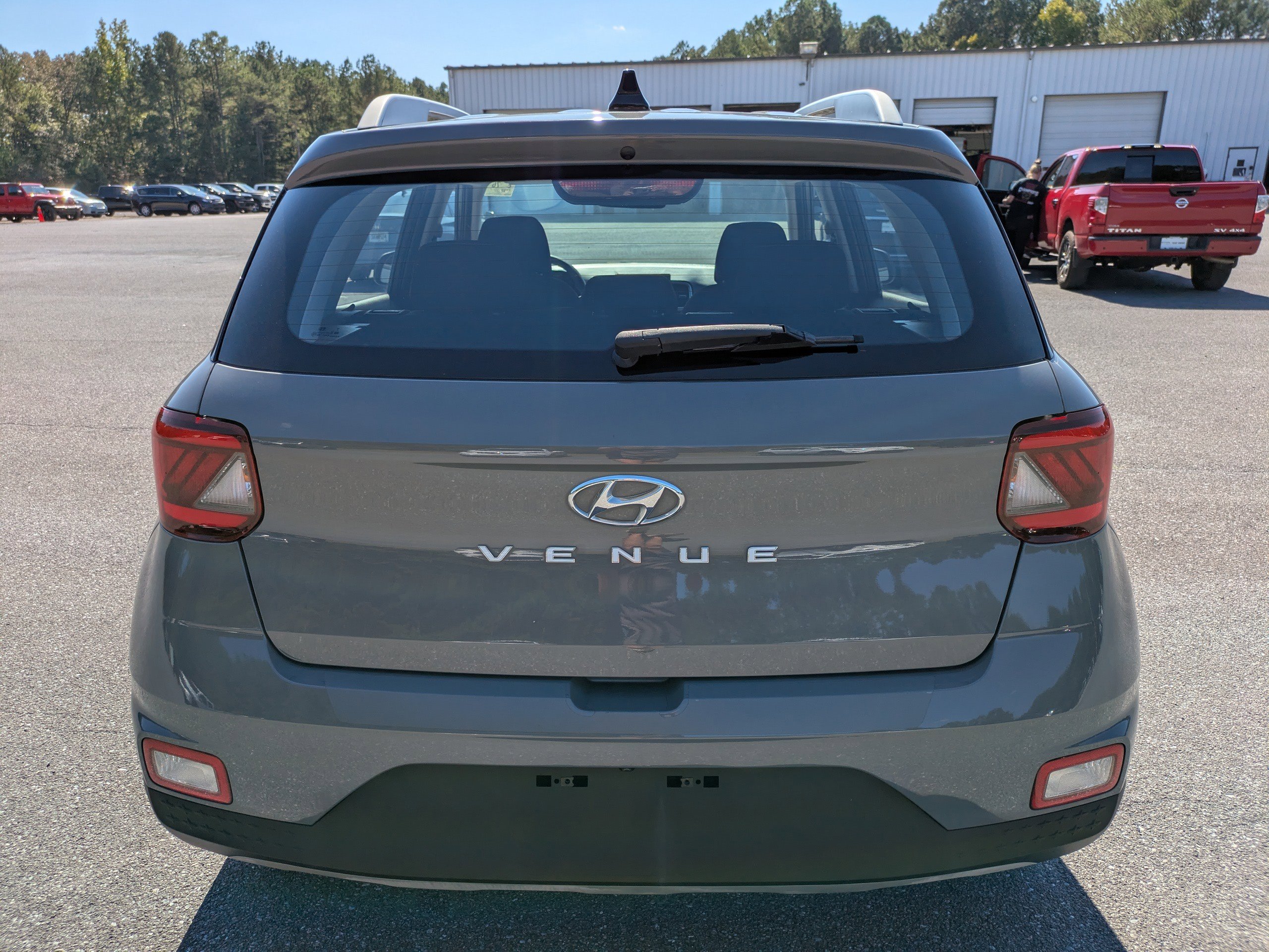 2020 Hyundai Venue SEL photo 3