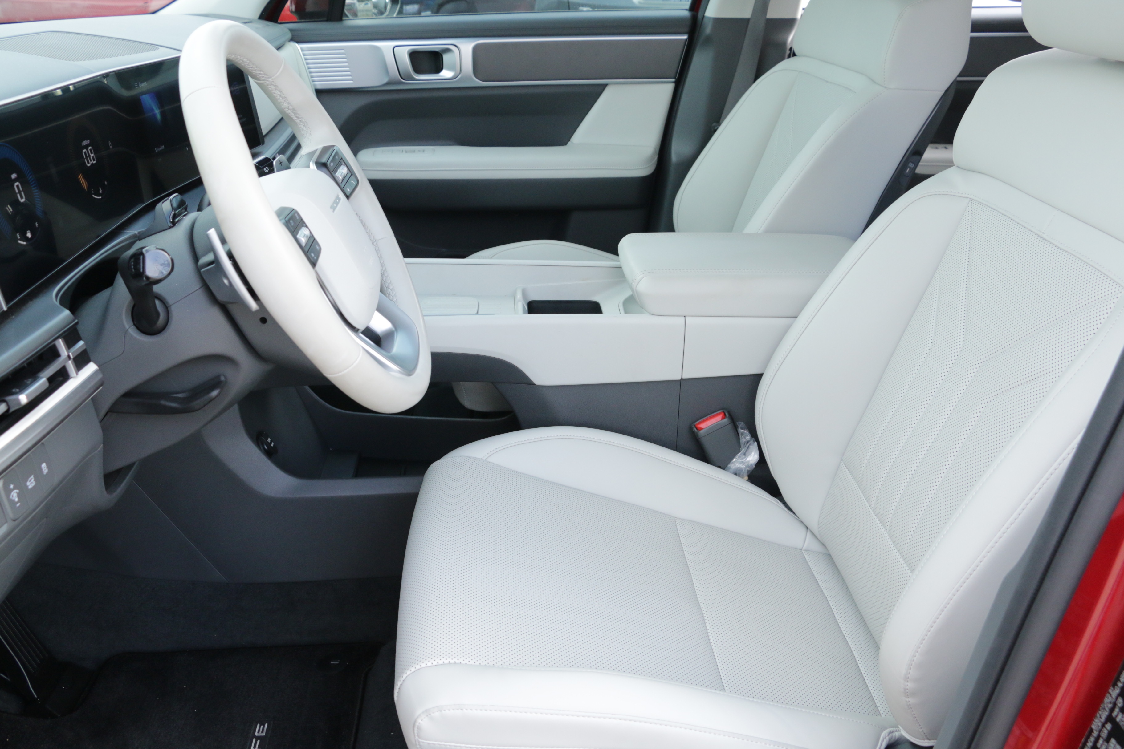 2025 Hyundai Santa Fe SEL photo 4