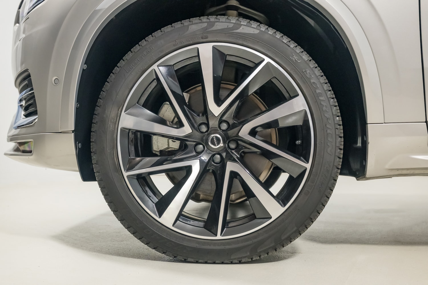 2024 Volvo XC90 B5 Plus photo 11