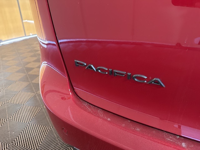 2026 Chrysler Pacifica photo 4