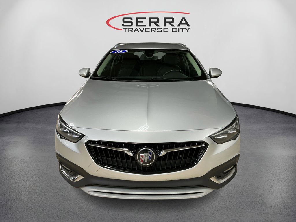 2018 Buick Regal TourX Essence photo 2