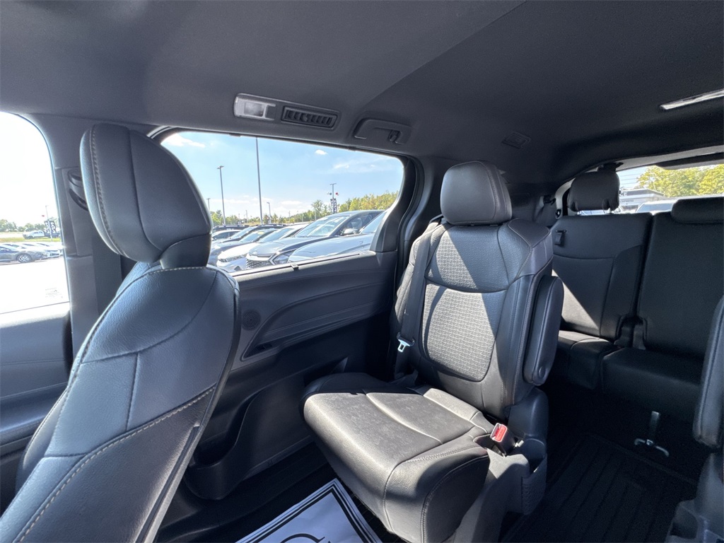 2024 Toyota Sienna LE photo 12