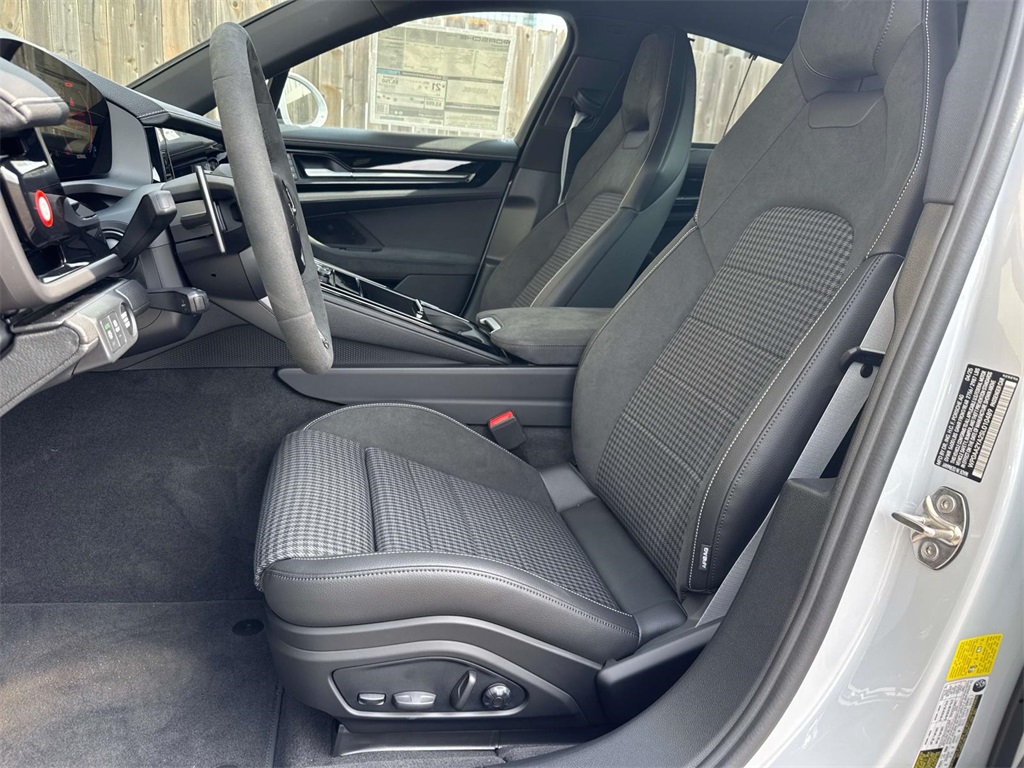 2025 Porsche Panamera 4 photo 19